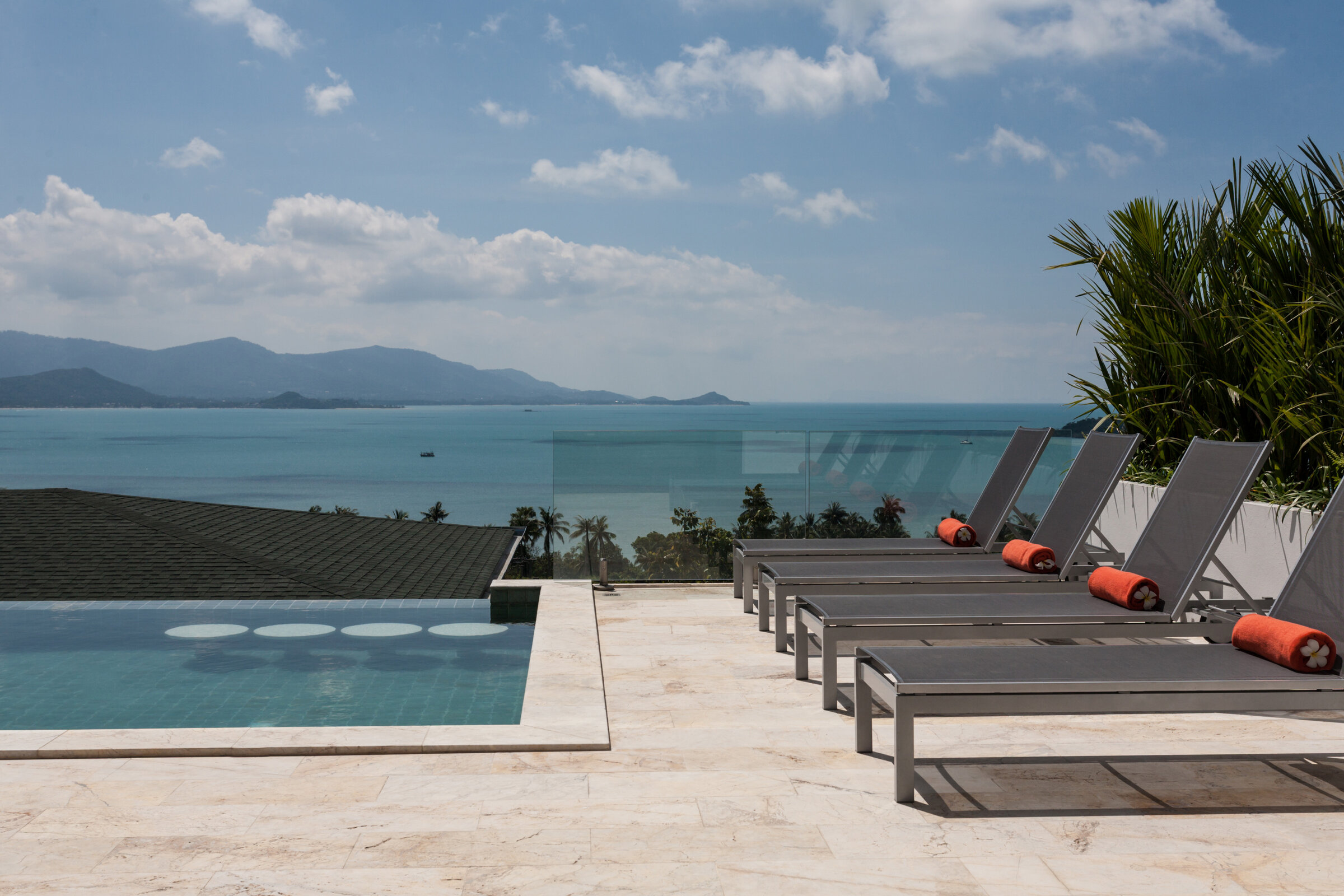 Villa Daizo illuminated infinity pool in the evening